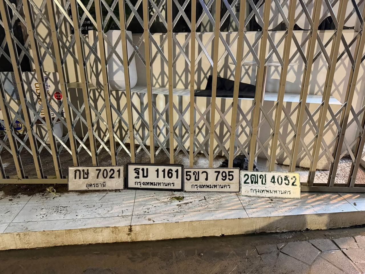 รูปป้ายทะเบียนที่พบ 2ฒช 4052 5ขว 795 กษ 7021 ฐบ 1161
