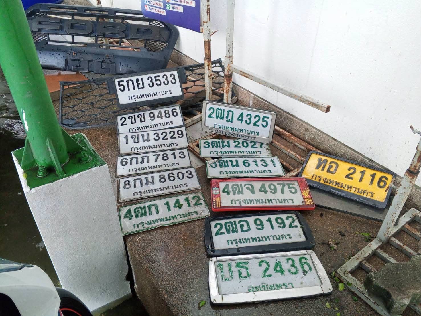 รูปป้ายทะเบียนที่พบ 1ขน 3229 2ขข 9486 2ฒฎ 4325 2ฒอ 9192 3ฒน 6131 3ฒผ 2027 4ฒก 1412 4ฒจ 4975 5กย 3533 6กภ 7813 8กม 8603 ทอ 2116 บธ 2436