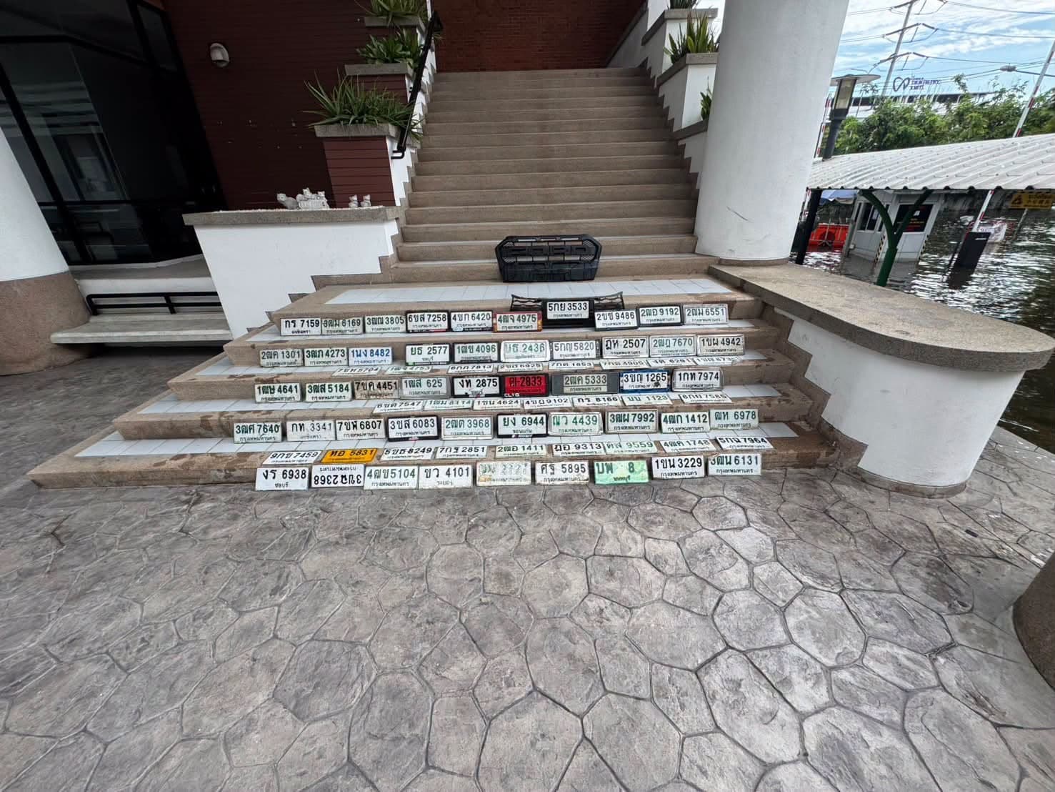 รูปป้ายทะเบียนที่พบ ?ว 4439 1กท 7974 1ฒษ 4641 1ฒส 625 1นง 8482 2ฒค 1301 2ฒค 5333 2ฒฎ 7670 2ฒม 6551 2ฒอ 1411 3ขญ 1265 3ขส 6083 3ฒผ 7992 3ฒภ 4273 3ฒศ 7640 3ฒส 5184 4ขก 6420 4ฒข 5104 5กญ 5820 6ขส 7258 7ขค 4451 ขว 4101 งร 6938 ฎห 2507 ฒท 6978 ทอ 5831 ยธ 2577 1ฌพ 4942 1ฌข 4096 2ฌต 3968 3ฌม 3805 5ขธ 8249 7กธ 2851 7ขศ 6807