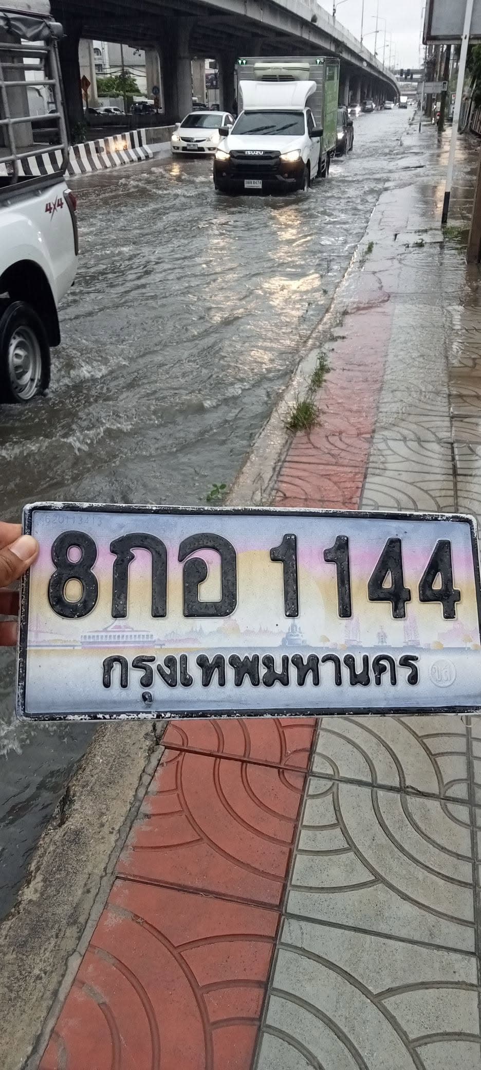 รูปป้ายทะเบียนที่พบ 8กอ 1144
