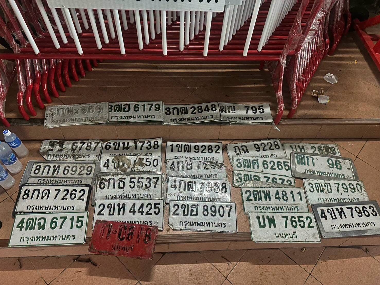 รูปป้ายทะเบียนที่พบ 1ขฒ 9282 2ขฮ 8907 2ฒพ 4811 3กฒ 2848 3ฒศ 6265 3ฒฮ 6179 4กฒ 7838 4ขห 7963 4ฒฉ 6715 6กธ 5537 8กด 7262 8กท 6929 ฒก 96 บพ 7652 3กข 7990 6ขม 1738 ผญ 795 ภฉ 9228