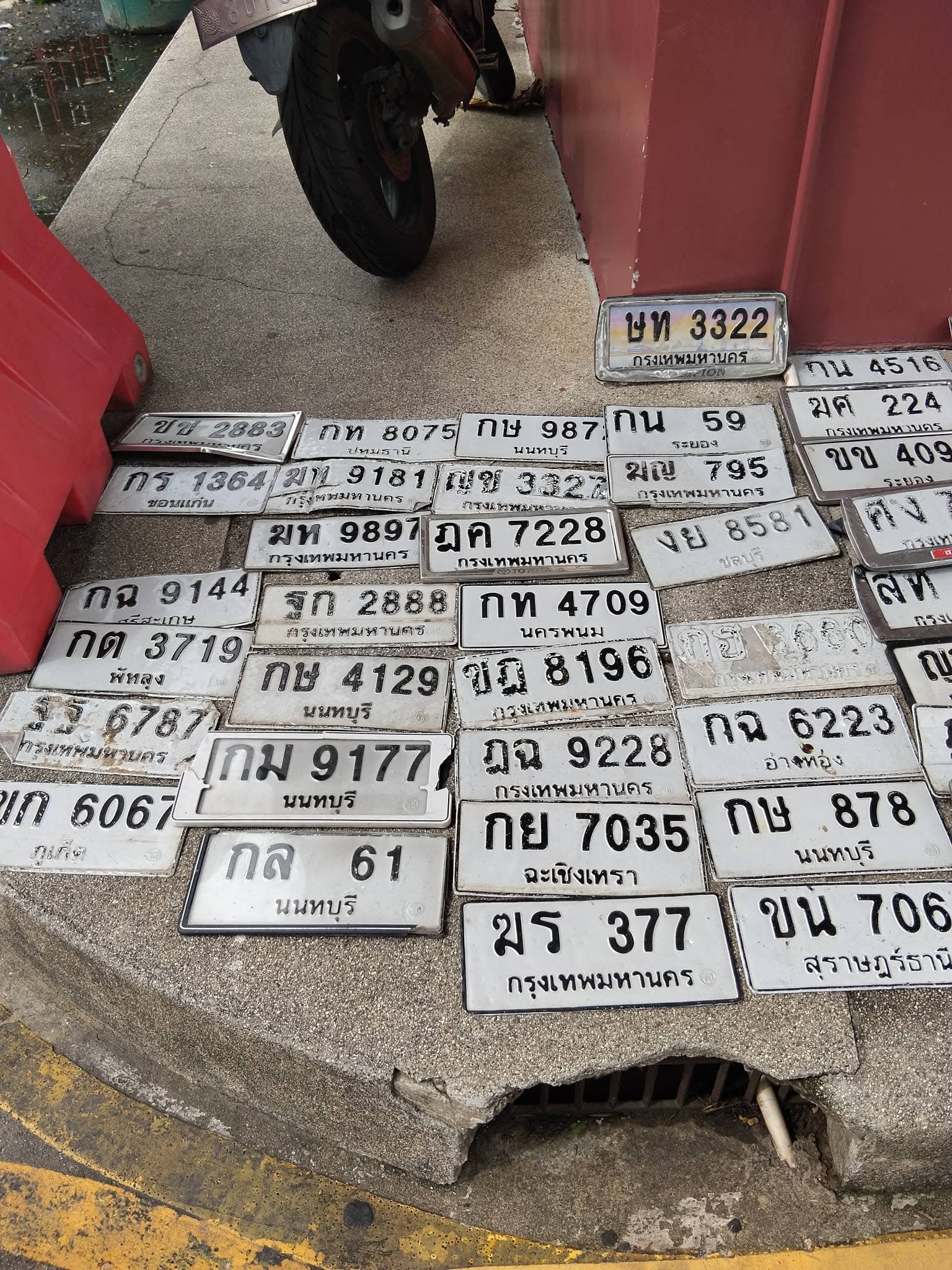 รูปป้ายทะเบียนที่พบ กท 4709 กม 9177 กล 61 ขน 706 ฆท 9897 งย 8581 ฎค 7228