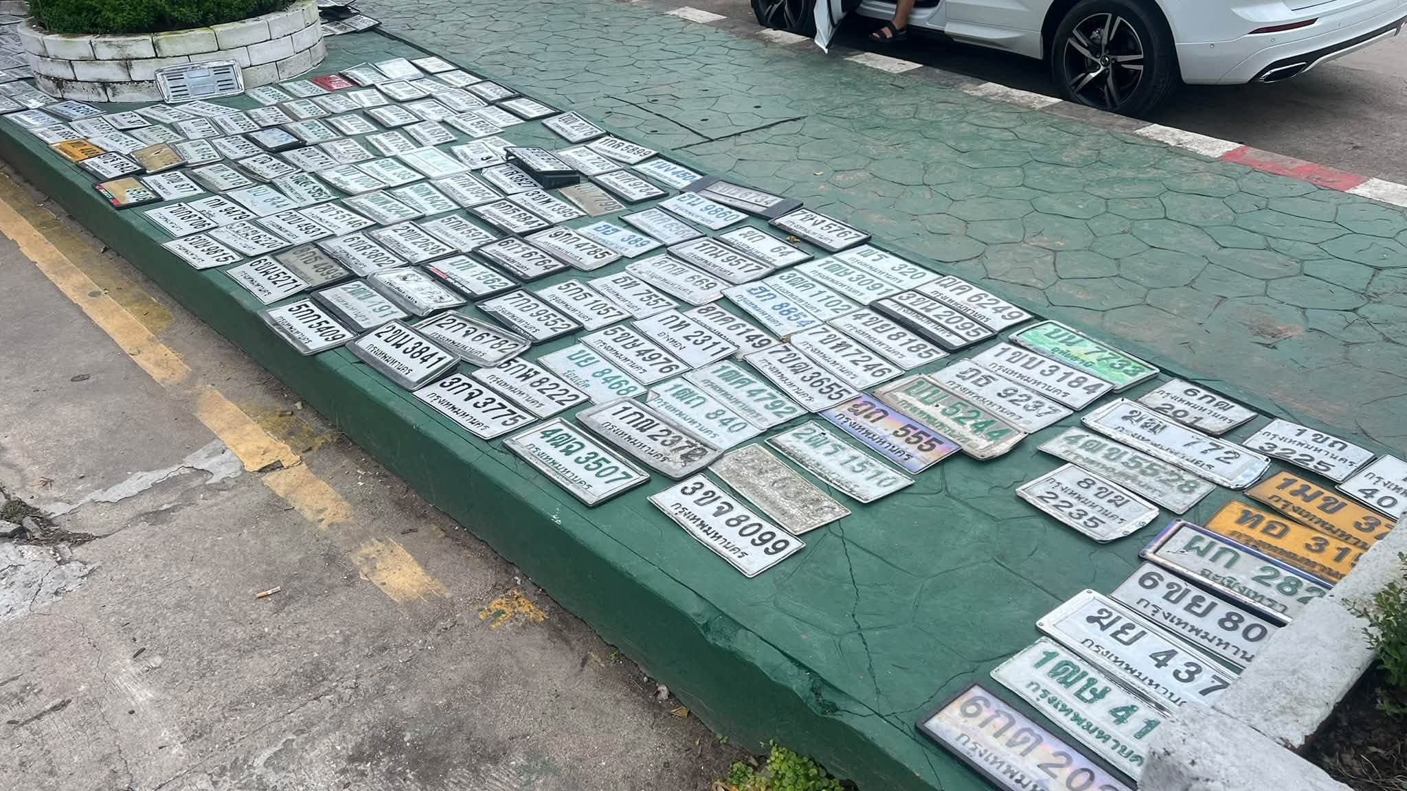 รูปป้ายทะเบียนที่พบ 1กญ 2372 1ขถ 3225 1ขบ 3184 1ฒก 840 1ฒณ 4792 2กจ 6782 2ขณ 3841 2ฒ? 1510 3กจ 3775 3ขจ 8099 4ฒข 5528 4ฒฉ 3507 5กผ 5409 5กษ 8222 5ขณ 4976 8กฆ 6149 8ขฆ 2235 กท 2311 ฎธ 9237 บน 5244 ผก 282? ยพ 8468
