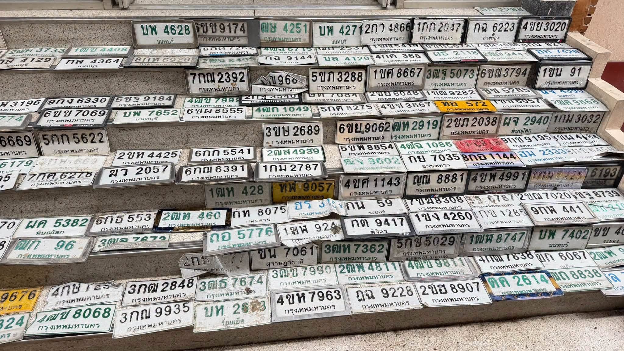 รูปป้ายทะเบียนที่พบ 1กม 3032 1ขง 4260 1ฆพ 924 1ฒข 4408 1ฒพ 8747 1ฒห 428 2ขท 4425 2ฒศ 3733 3กณ 9935 3ฒถ 8838 3ฒห 7362 4กค 368 4ขช 3867 4ขพ 4991 4ขศ 1143 4ฒช 8068 5กข 5029 5กศ 8275 5ขฐ 9184 5ขภ 3288 6ขผ 8555 6ขย 9062 7ขฆ 8308 9กช 9195 9กพ 441 กฉ 9144 กล 4364 ขน 7061 ญณ 8881 ฒษ 4251 ทพ 9057 ทอ 572 บท 26?3 บพ 4271 บพ 4628 บพ 7402 บล 4120 ผจ 2940 ฮม 2333 ฮอ 7426