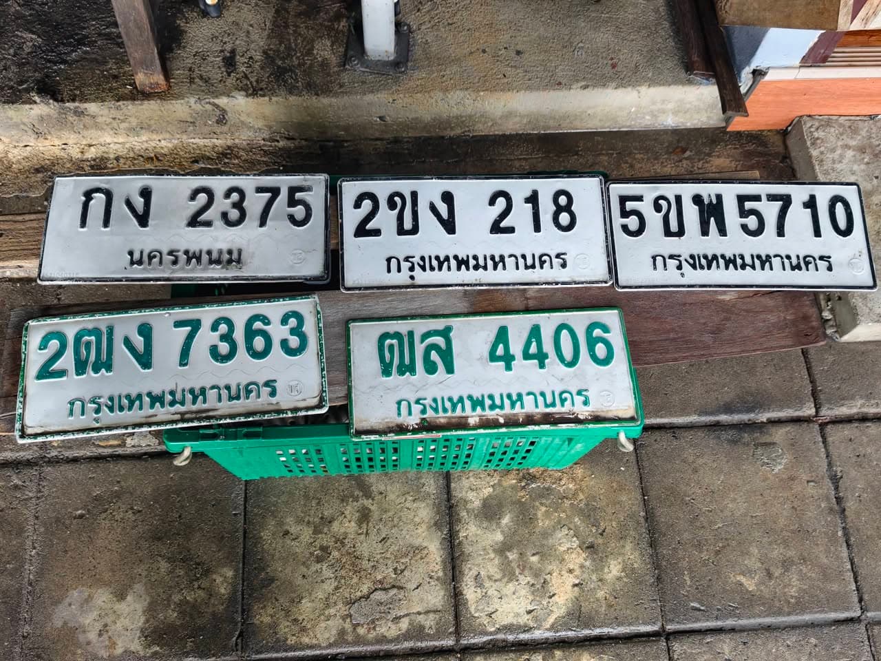 รูปป้ายทะเบียนที่พบ 2ขง 218 2ฒง 7363 5ขพ 5710 กง 2375 ฒส 4406