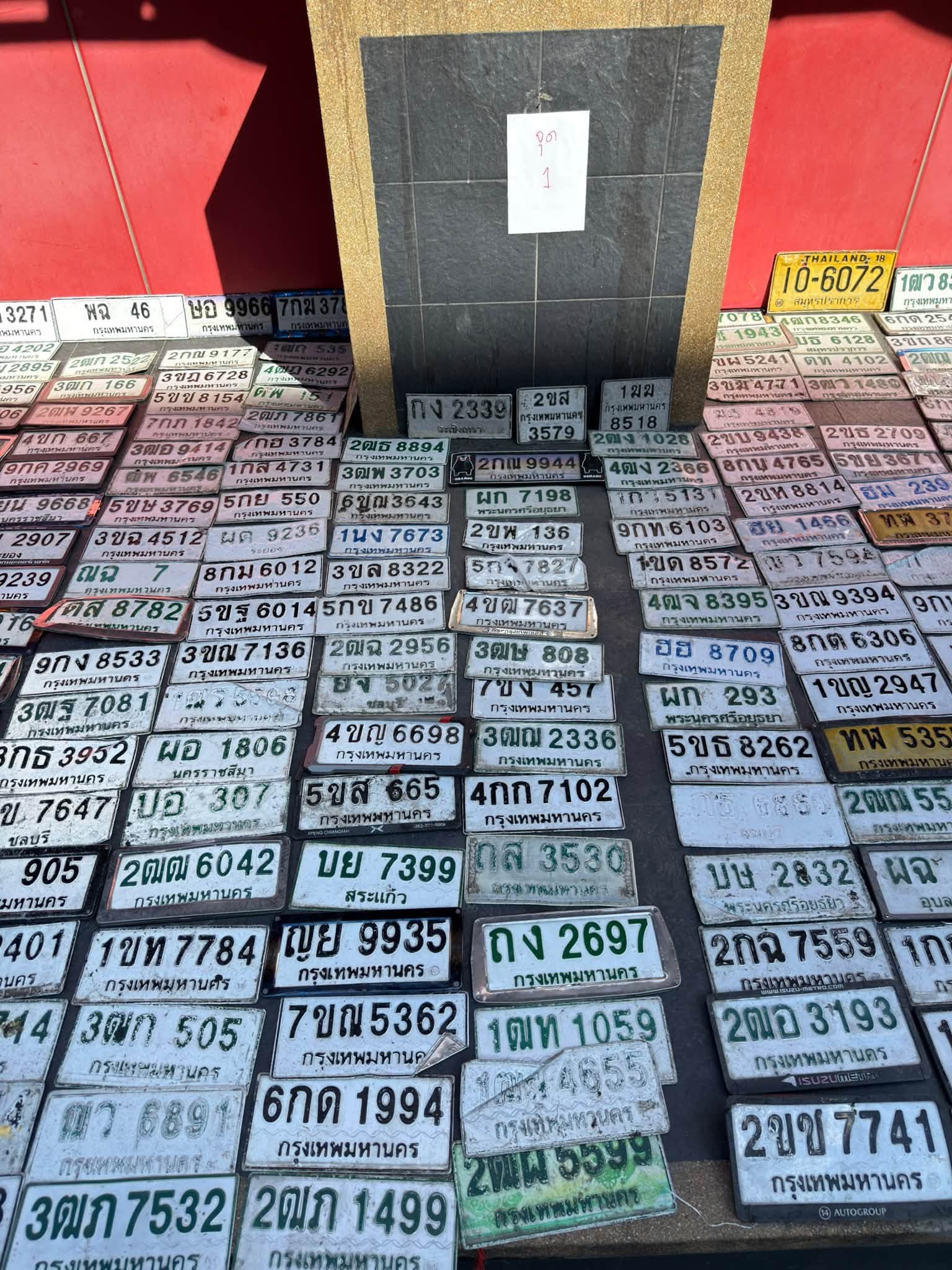 รูปป้ายทะเบียนที่พบ 1ขญ 2947 1มฆ 8518 2ขฐ 2709 2ขท 8814 3ขณ 9394 3ฒภ 7532 4ขฒ 7637 8กด 6306 ถง 2697 บอ 307 ฮม 239? ฮย 1466 ฮฮ 8709