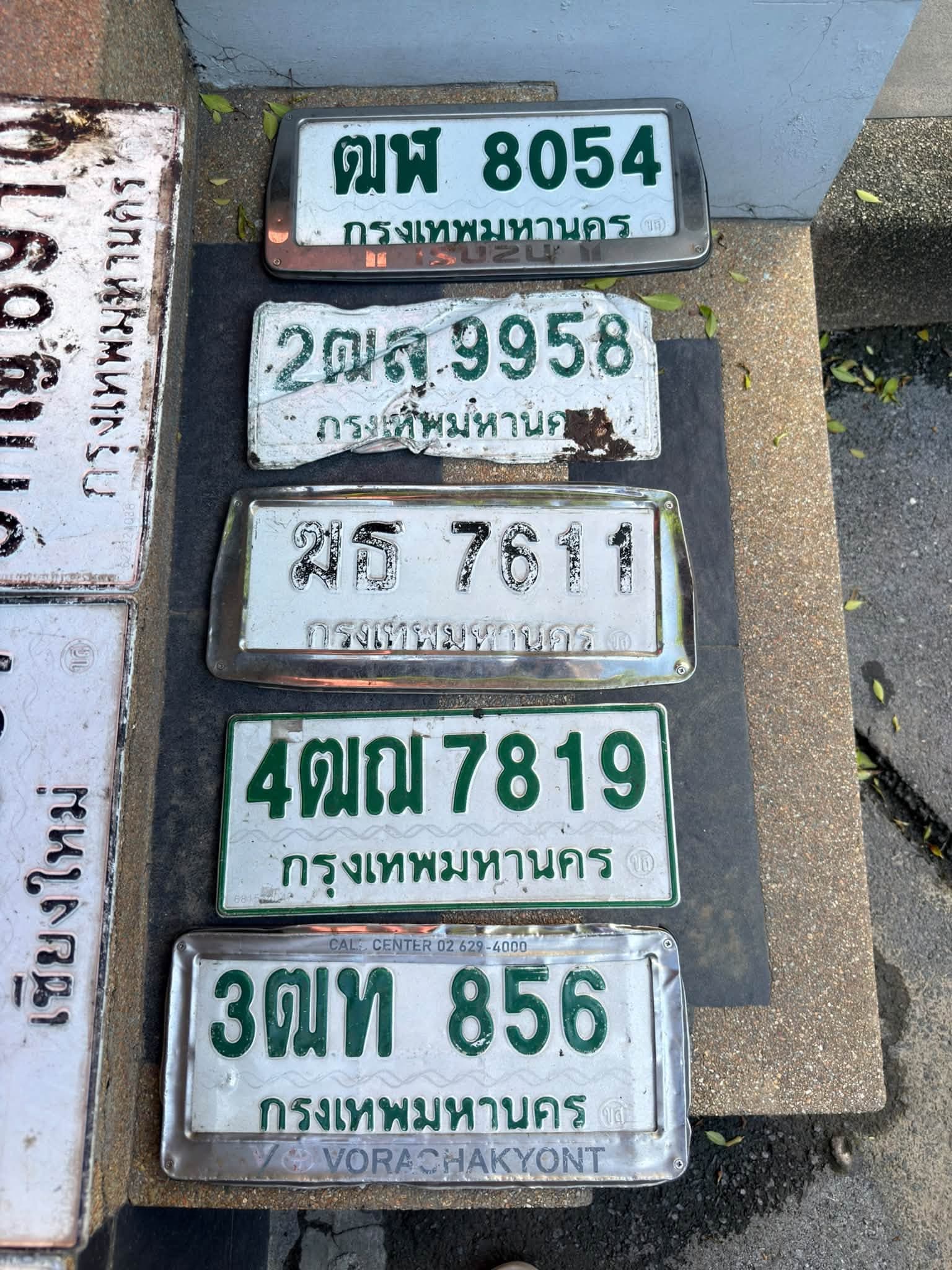 รูปป้ายทะเบียนที่พบ 3ฒท 856 4ฒณ 7819 ฆธ 7611 ตพ 8054