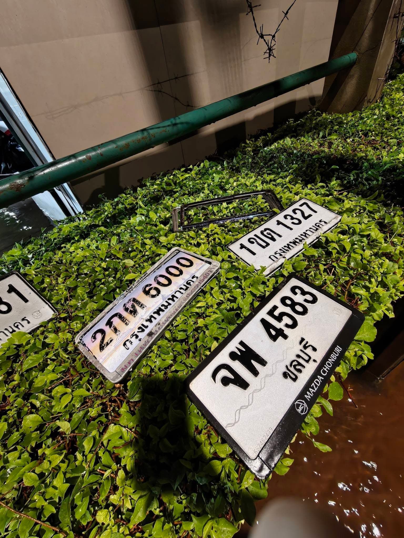 รูปป้ายทะเบียนที่พบ 1ขต 1327 2กต 6000 จพ 4583