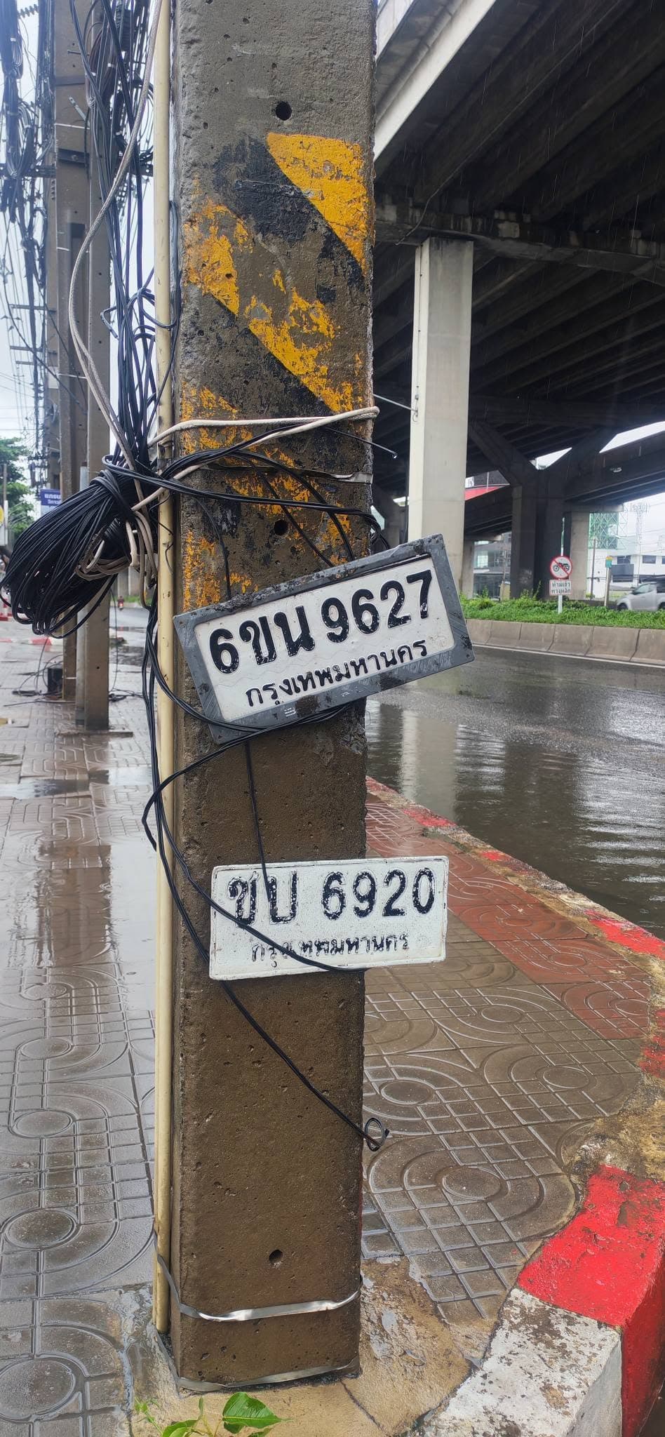 รูปป้ายทะเบียนที่พบ 6ขน 9627 ขบ 6920
