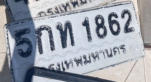รูปป้าย 5กท 1862 ที่ตัดจากรูปของผู้แจ้ง