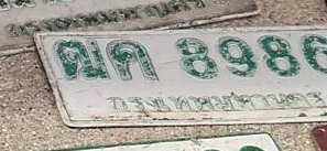 รูปป้าย ดค 8986 ที่ตัดจากรูปของผู้แจ้ง